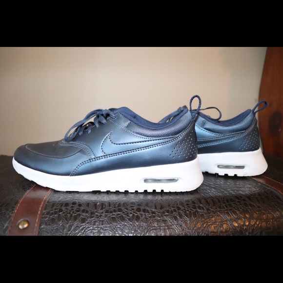 Nike Shoes - Nike Air Max Thea